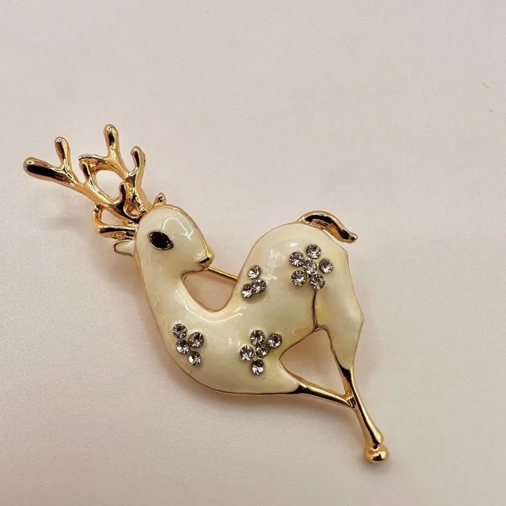 White and gold tone deer enamel brooch